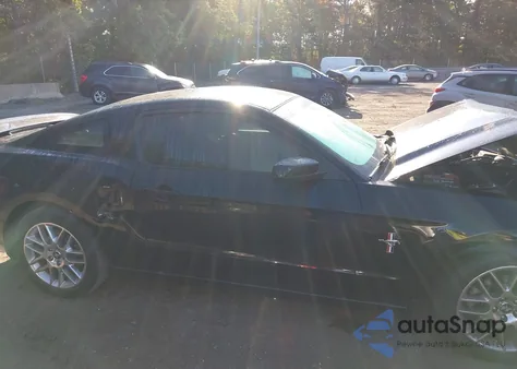 2013 Ford Mustang V6 Premium z USA, uszkodzony, nr VIN 1ZVBP8AM5D5200513